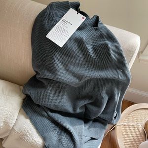 Lululemon forward flow poncho NWT